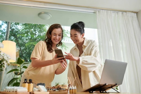 Comment développer une stratégie de feedback multicanal pour les clients internes et externes ?